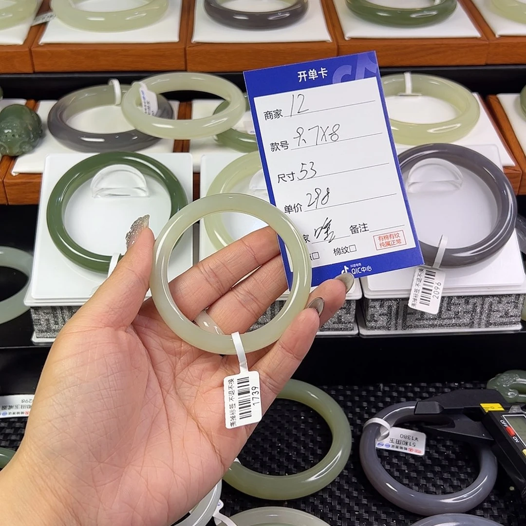 和田玉手镯未镶嵌啥****…