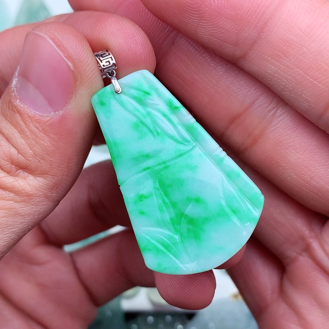 翡翠吊坠(不含链)18K金镶嵌