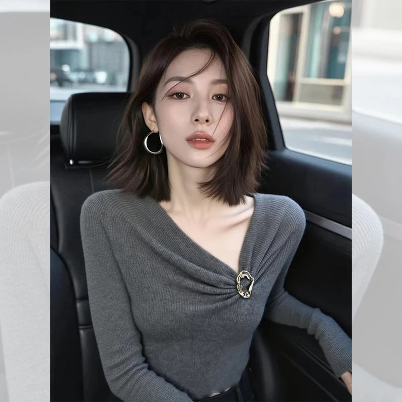 独特漂亮内搭扭结V领小衫冬季穿搭洋气高贵灰色打底针织衫上衣女