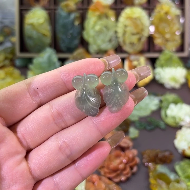 未镶嵌蛇纹石玉颈饰