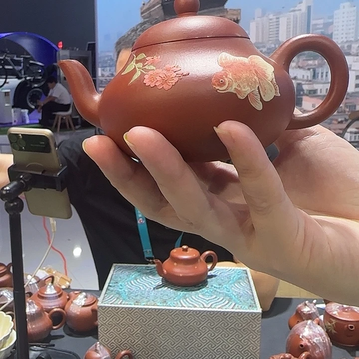 w***芸茶杯紫砂全手朱泥梨形 堆绘金鱼