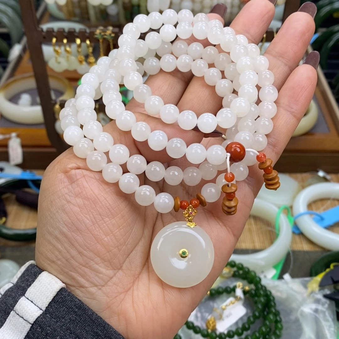 我***梅和田玉未镶嵌颈饰