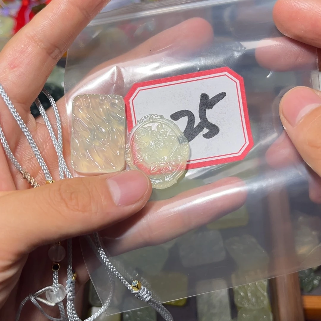 彬***蛇纹石玉合金颈饰