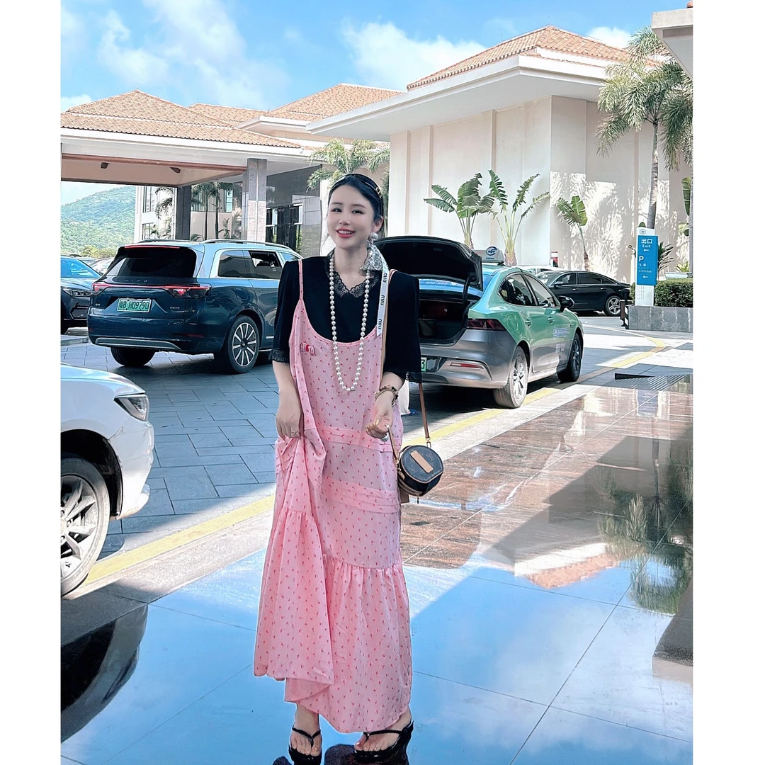 洋气减龄波点吊带裙女温柔度假风时尚印花宽松遮肉超好看长裙