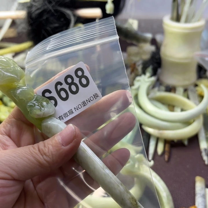 蛇纹石玉发饰合金画**迟