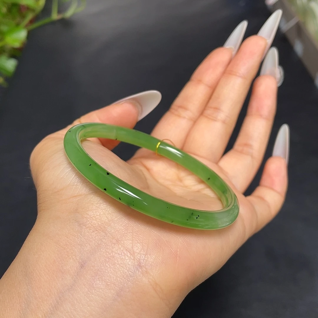 和田玉未镶嵌手镯苹果绿！58