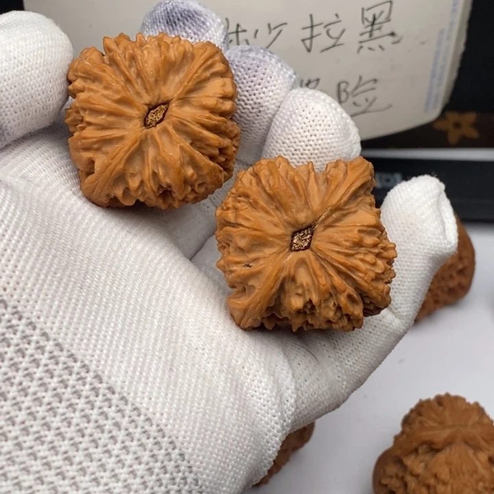 熊***眼文玩核桃把件南疆石42