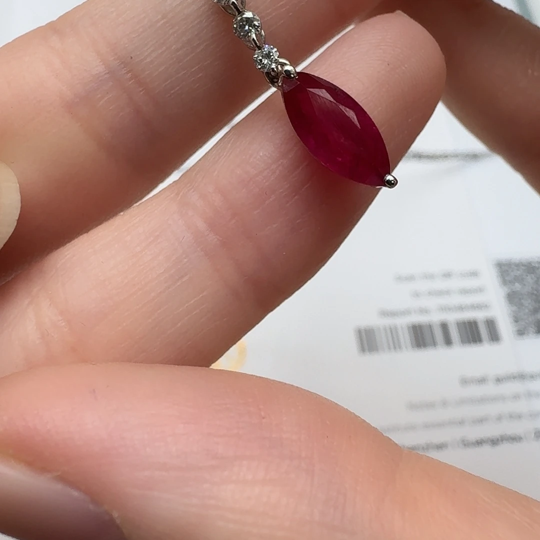 未镶嵌颈饰红宝石