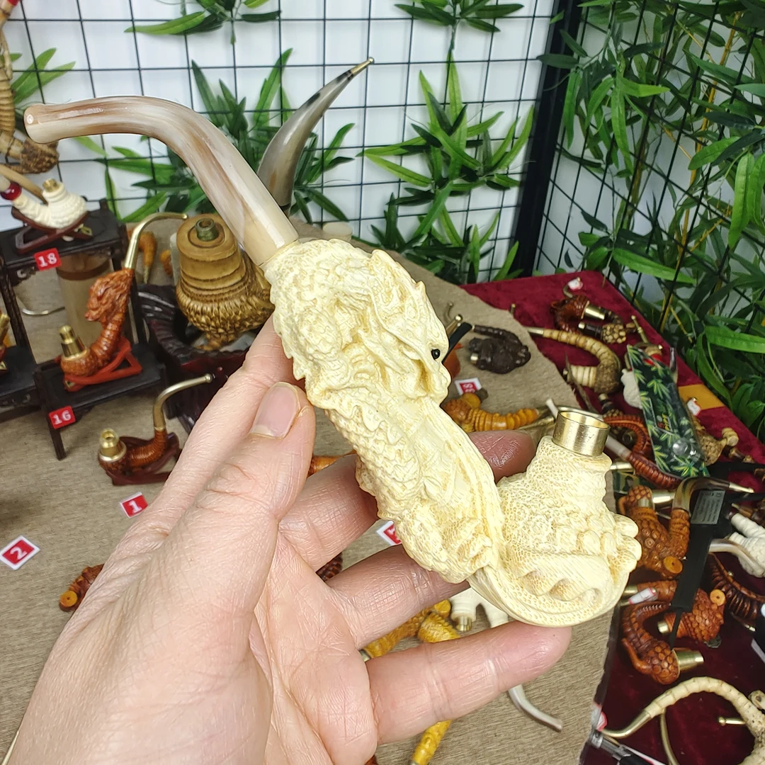 贵州民间实心竹雕刻龙斗原色牛角嘴手把件牛角一物一拍