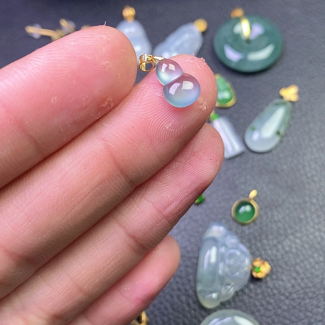 颈饰18K金镶嵌翡翠