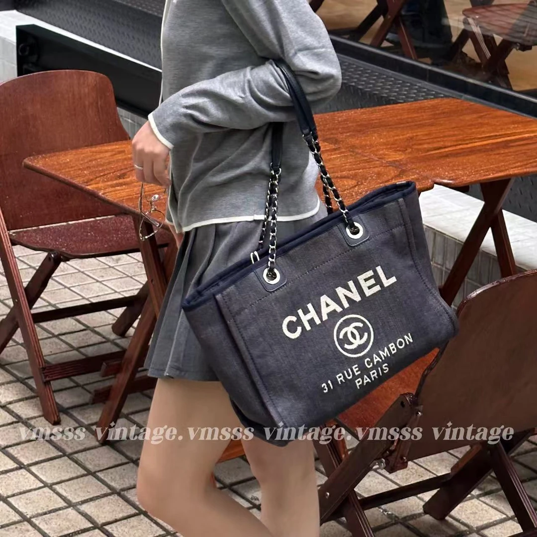 99新 Chanel/香奈儿 98新沙滩中号蓝色帆布单肩包 20开 59345
