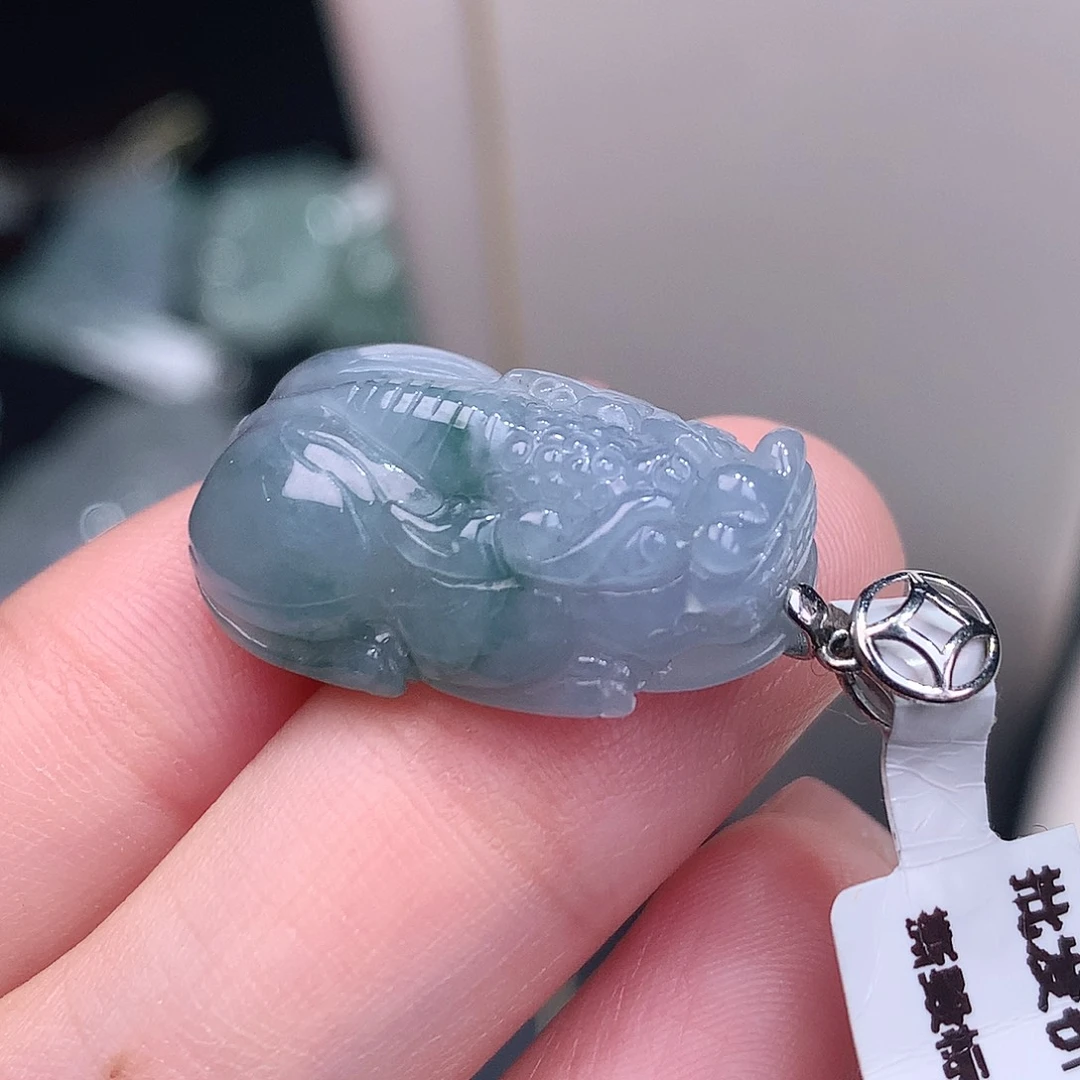 颈饰18K金镶嵌翡翠紫貔貅