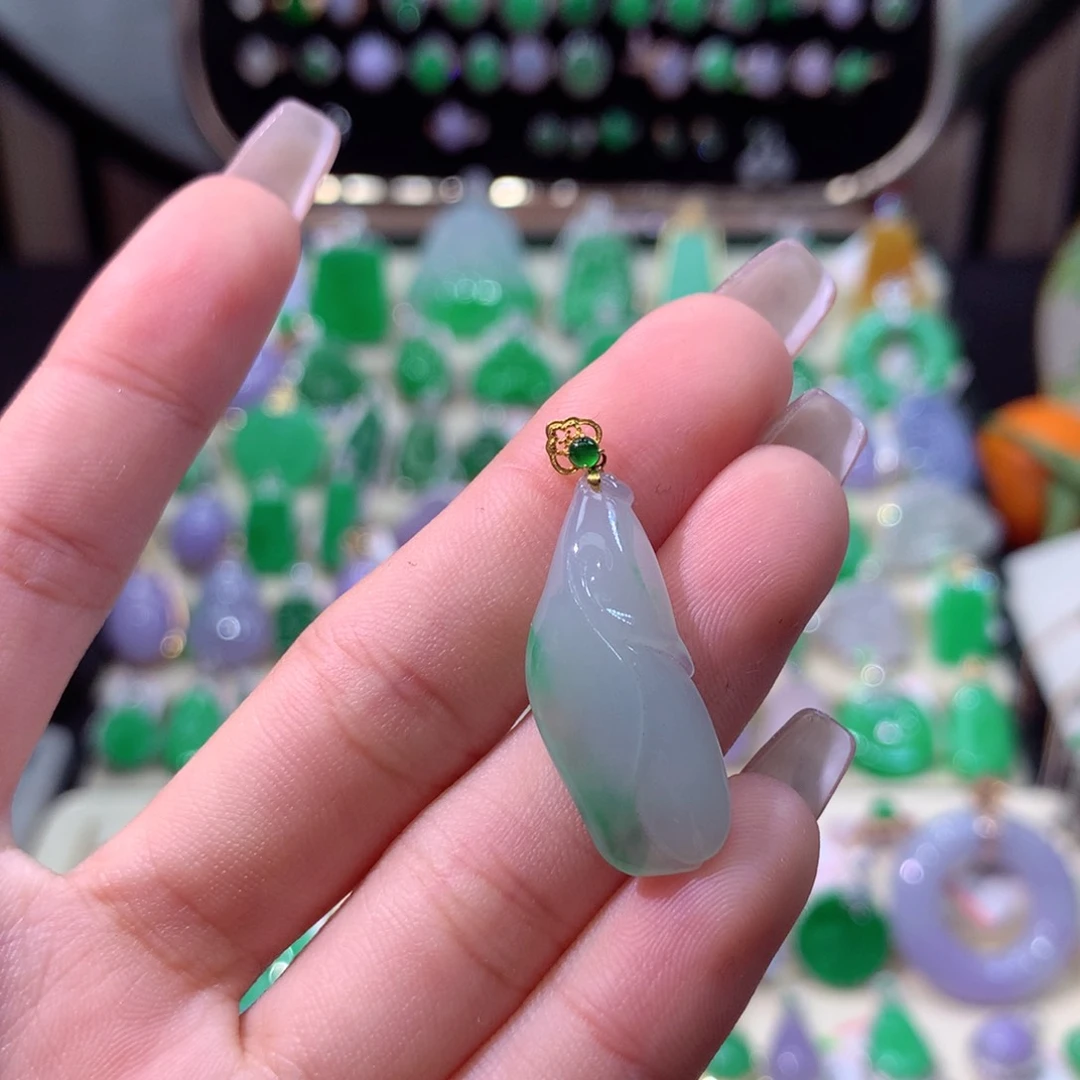 翡翠颈饰18K金镶嵌翡翠