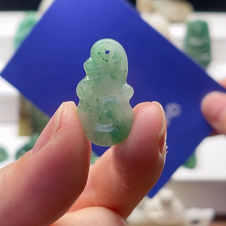 独山玉未镶嵌颈饰