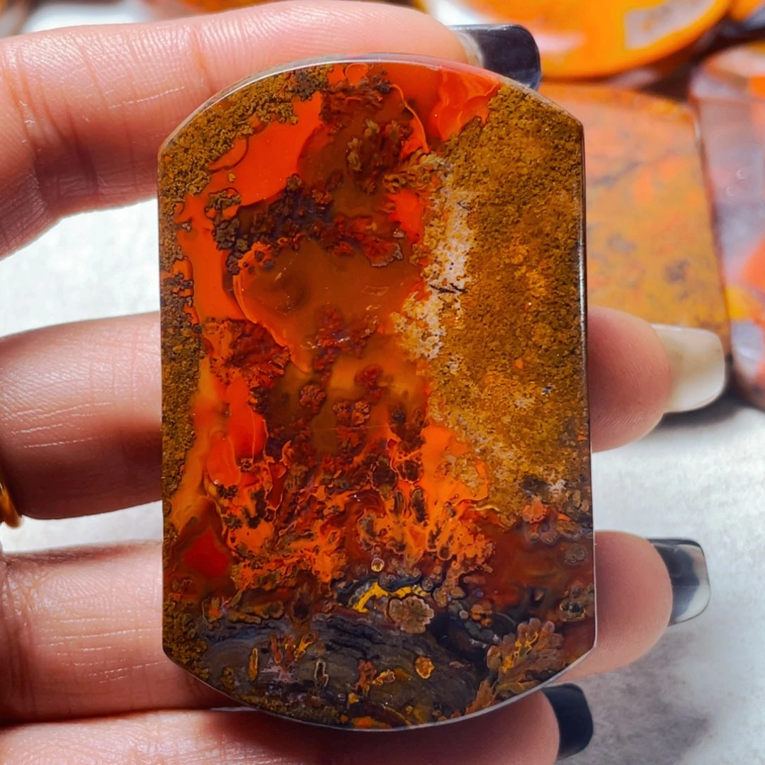 未镶嵌颈饰玛瑙/玉髓明*