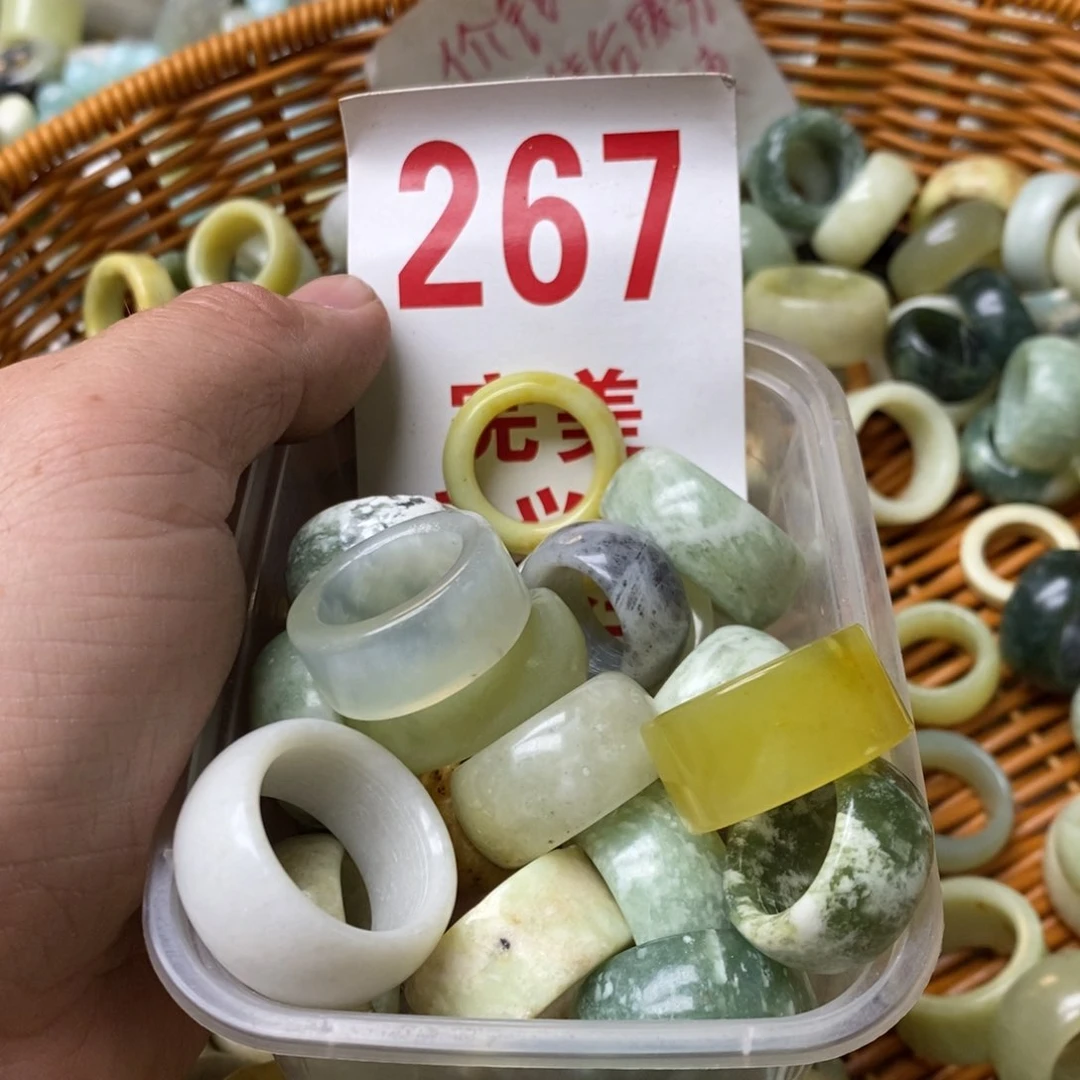 蛇纹石玉挂坠未镶嵌