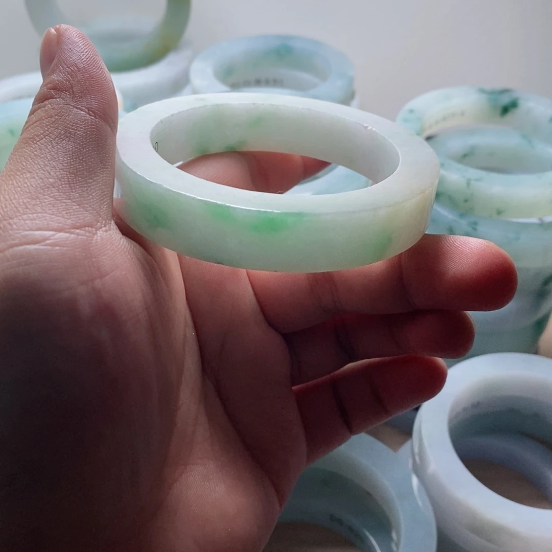 ؏***؏定制翡翠未镶嵌手镯