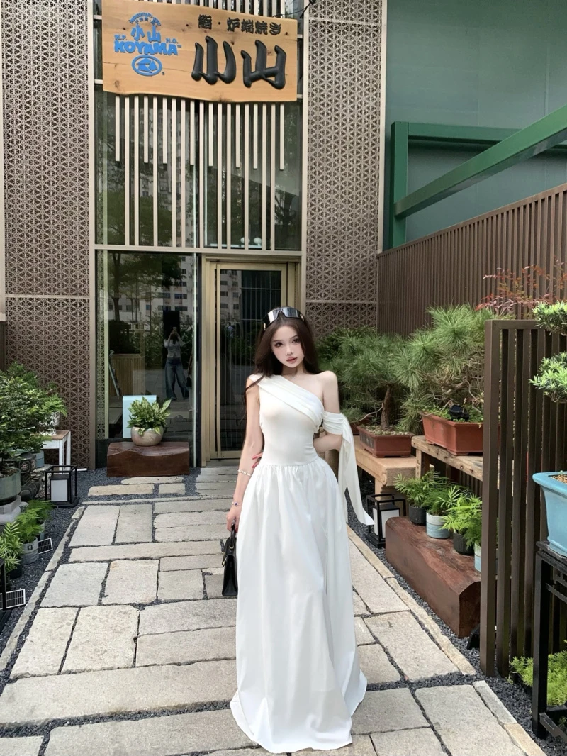 2025夏季新款斜肩法式赫本设计感修身显瘦气质百搭遮肚子连衣长裙