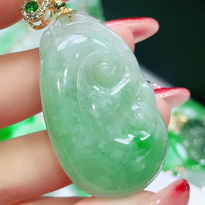 翡翠未镶嵌颈饰翡翠多样性发其一