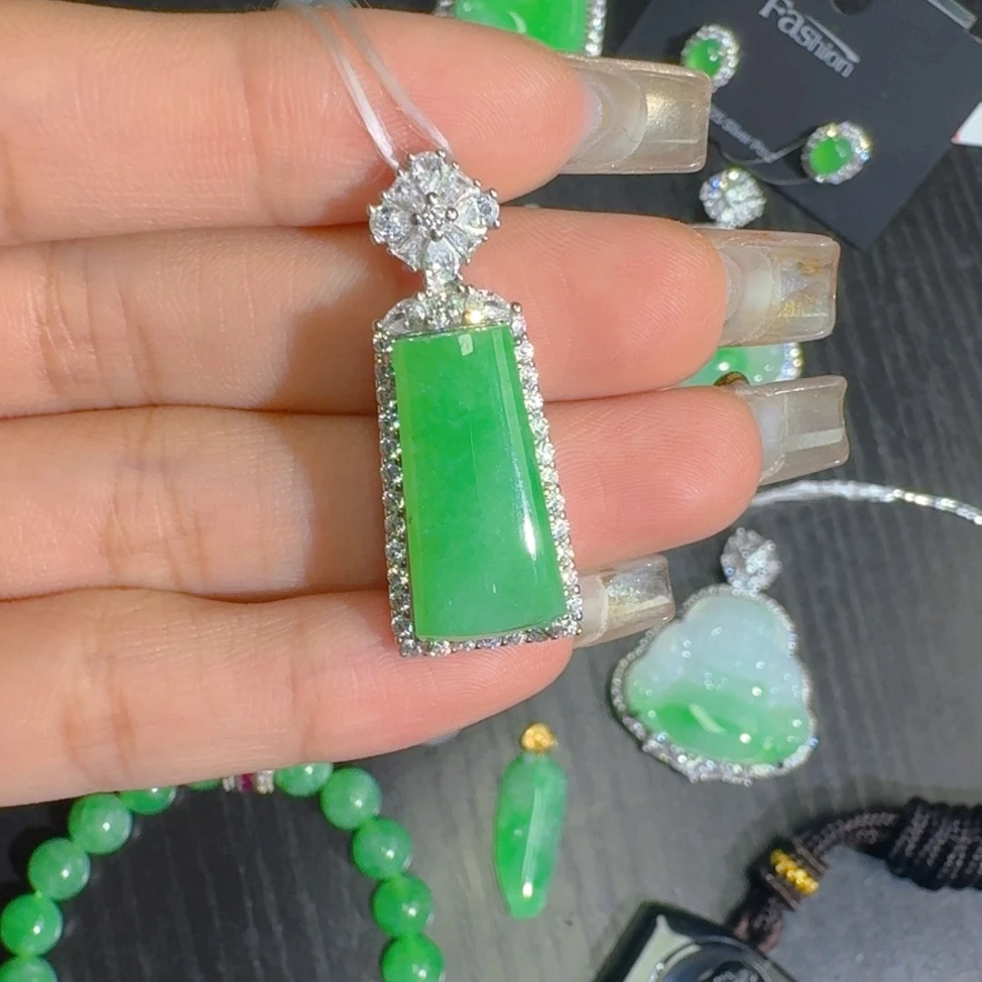 锦***鲤翡翠未镶嵌吊坠(不含链)