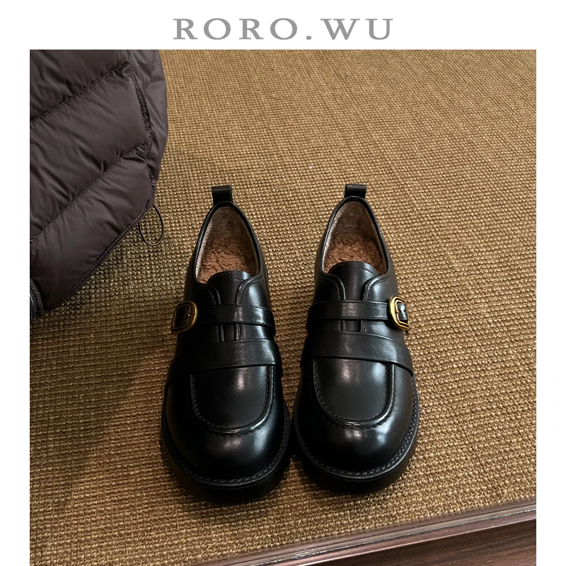 娆娆吴·头层牛皮复古简约皮带扣圆头单鞋春季新款粗跟乐福鞋女W07
