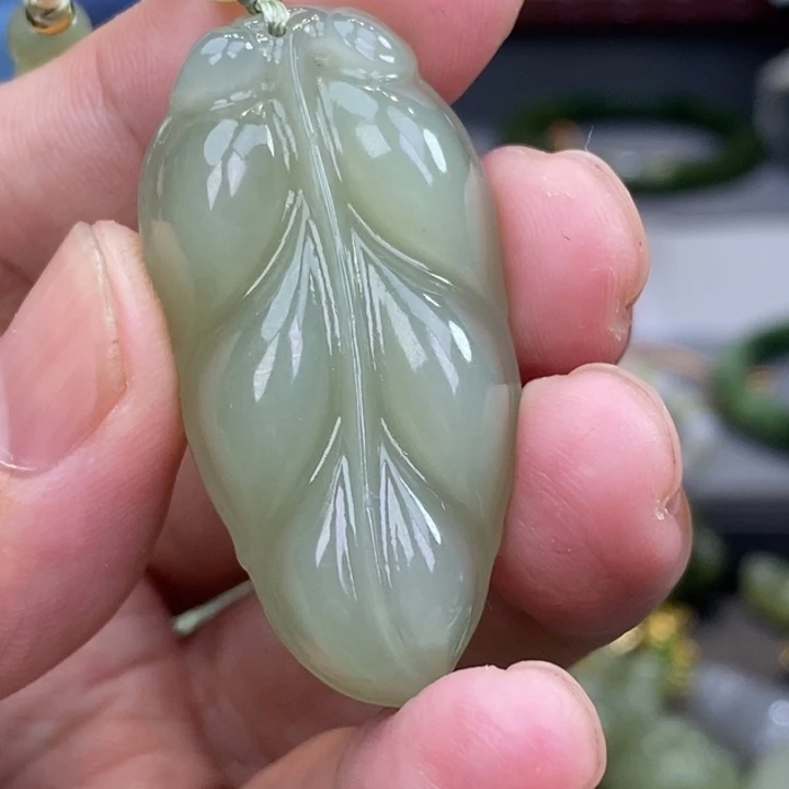 和田玉未镶嵌车挂