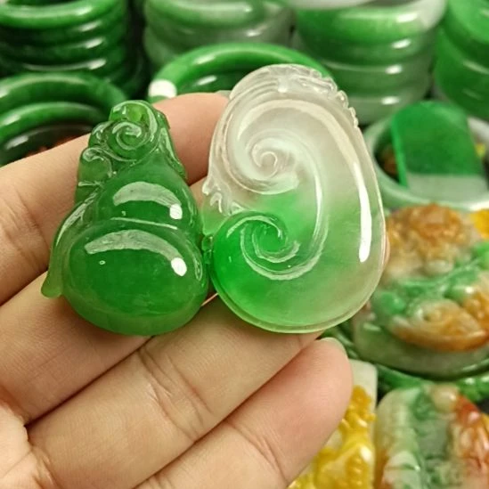 翡翠颈饰未镶嵌关*欣