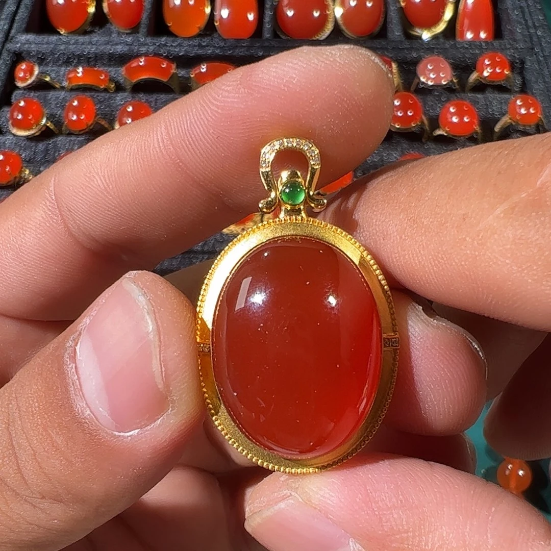 南红玛瑙18K金镶嵌颈饰