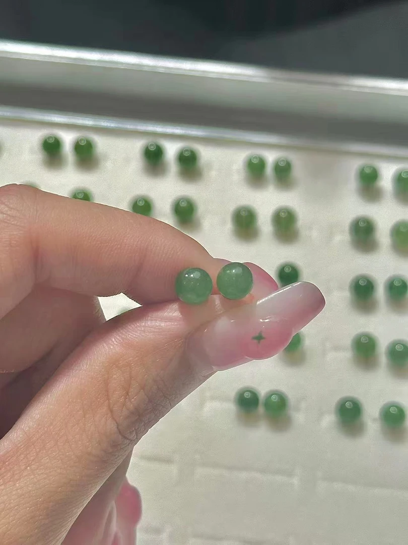 【薇薇精选】天然和田玉碧玉圆珠银镶耳钉6mm