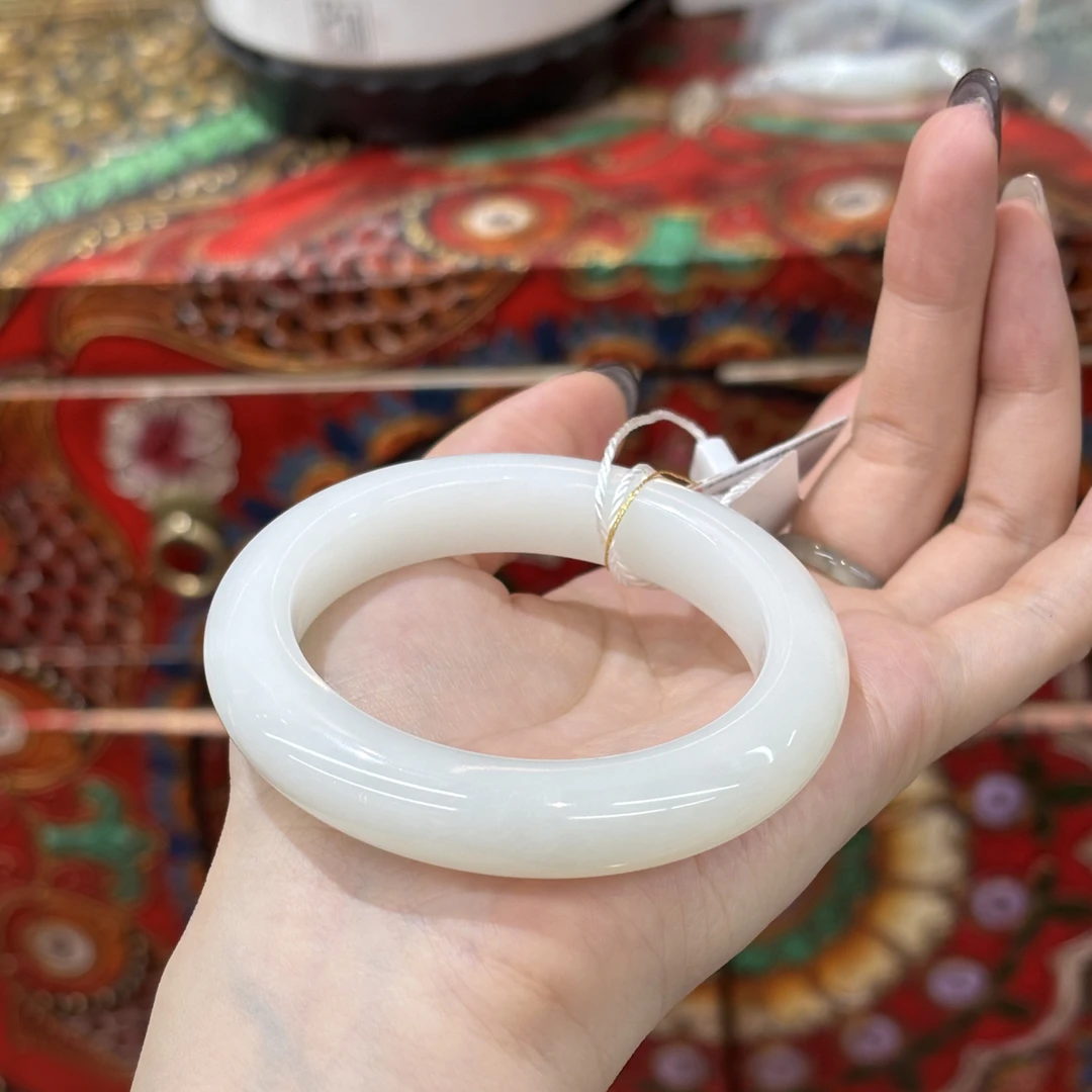 1127423wt和田玉俄料羊脂白手镯约55.8圈口68.25克