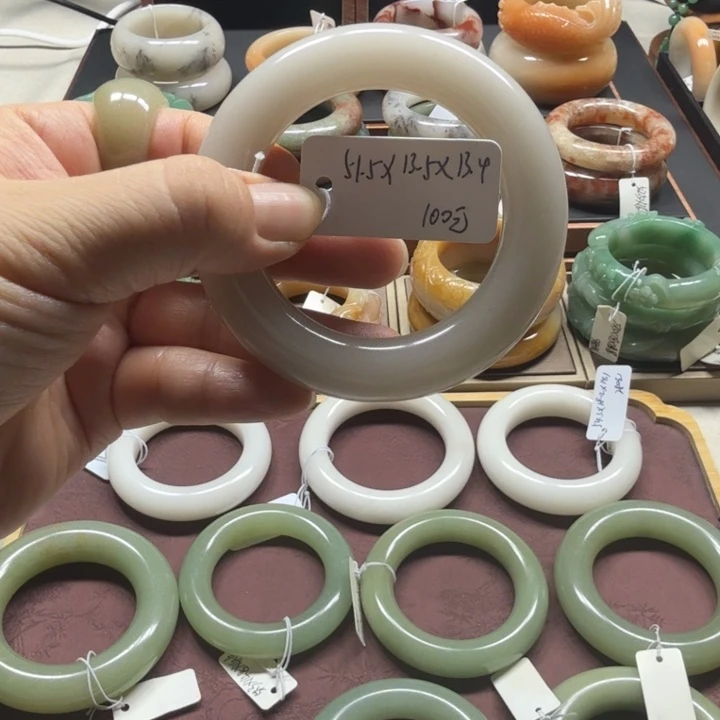 石英质玉未镶嵌手镯