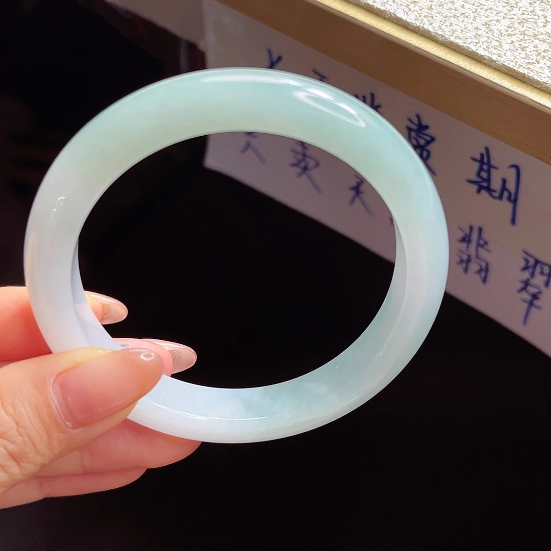 翡翠手镯未镶嵌手镯