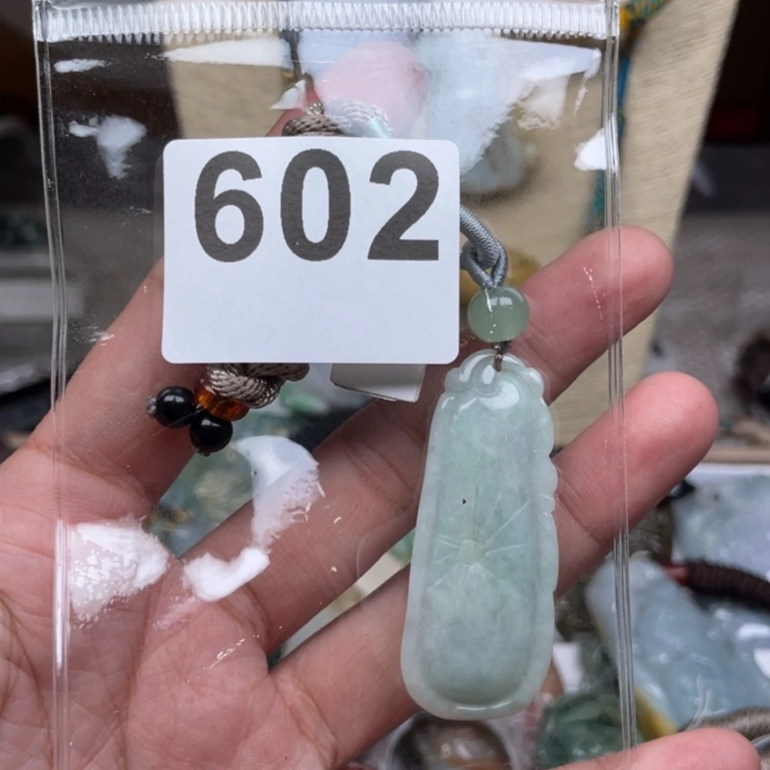 【闪购商品】翡翠颈饰未镶嵌美*斯翡翠