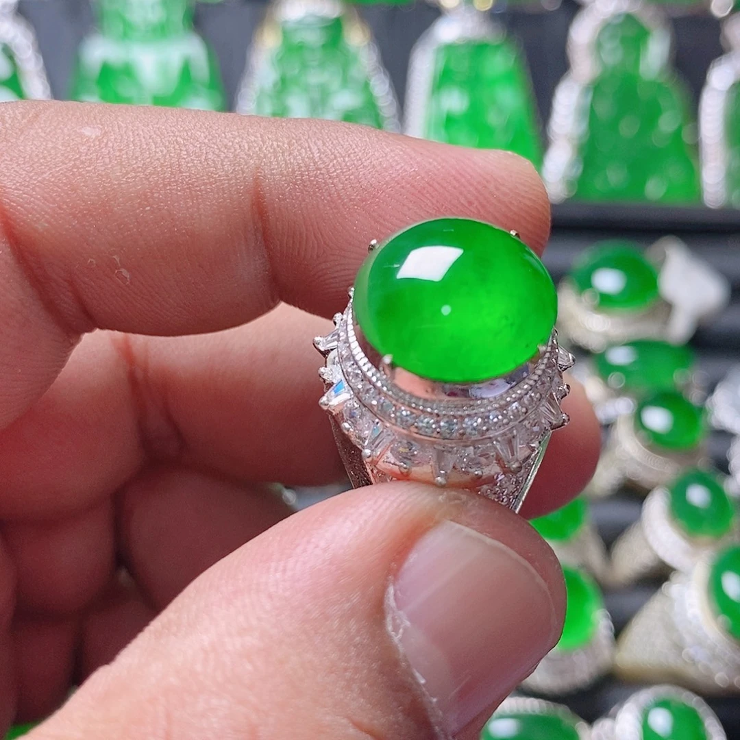 翡翠未镶嵌颈饰