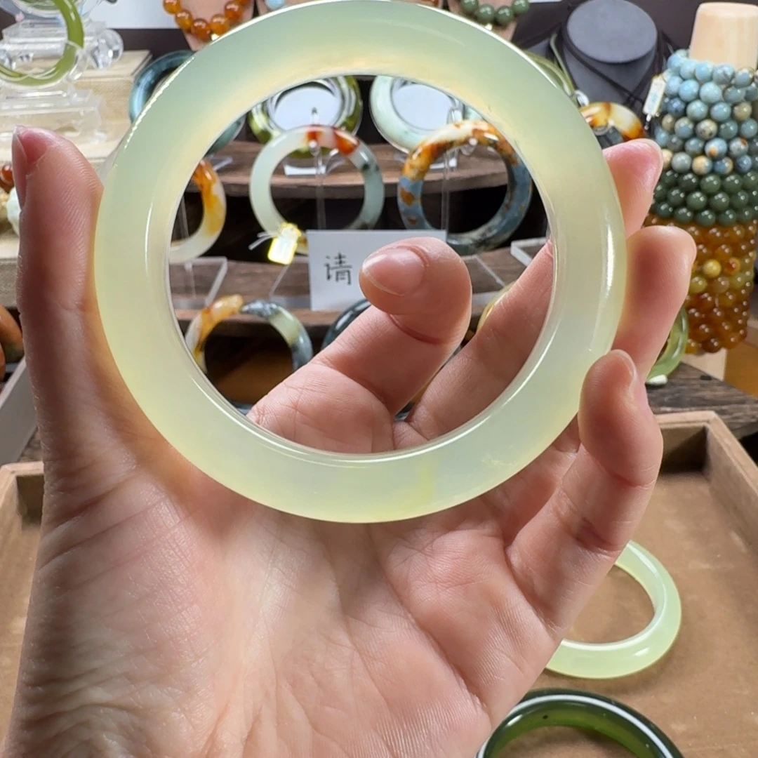 星***星蛇纹石玉未镶嵌手镯