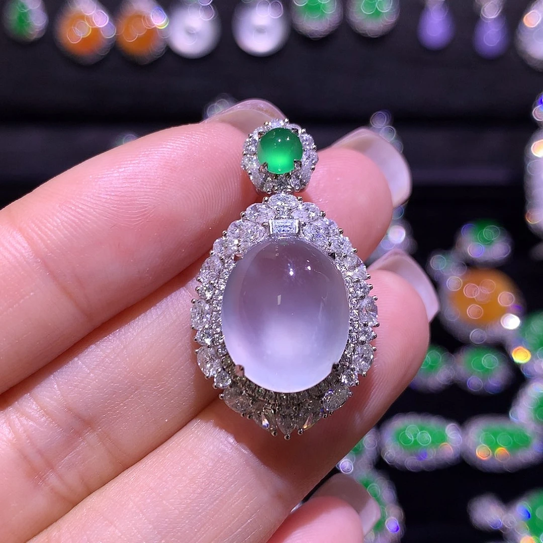 翡翠18K金镶嵌颈饰玻璃种蛋面