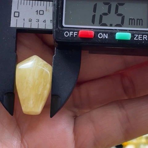 【闪购商品】未镶嵌蜜蜡裸石46杂