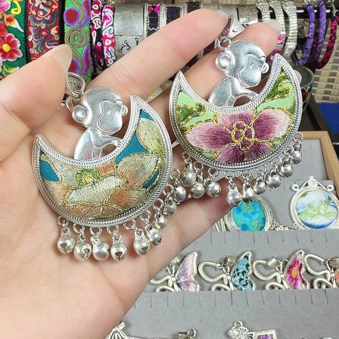 蓝***虫刺绣传承非遗刺绣饰品