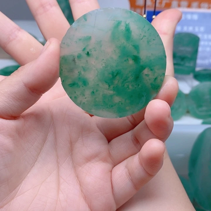 颈饰未镶嵌石英岩玉