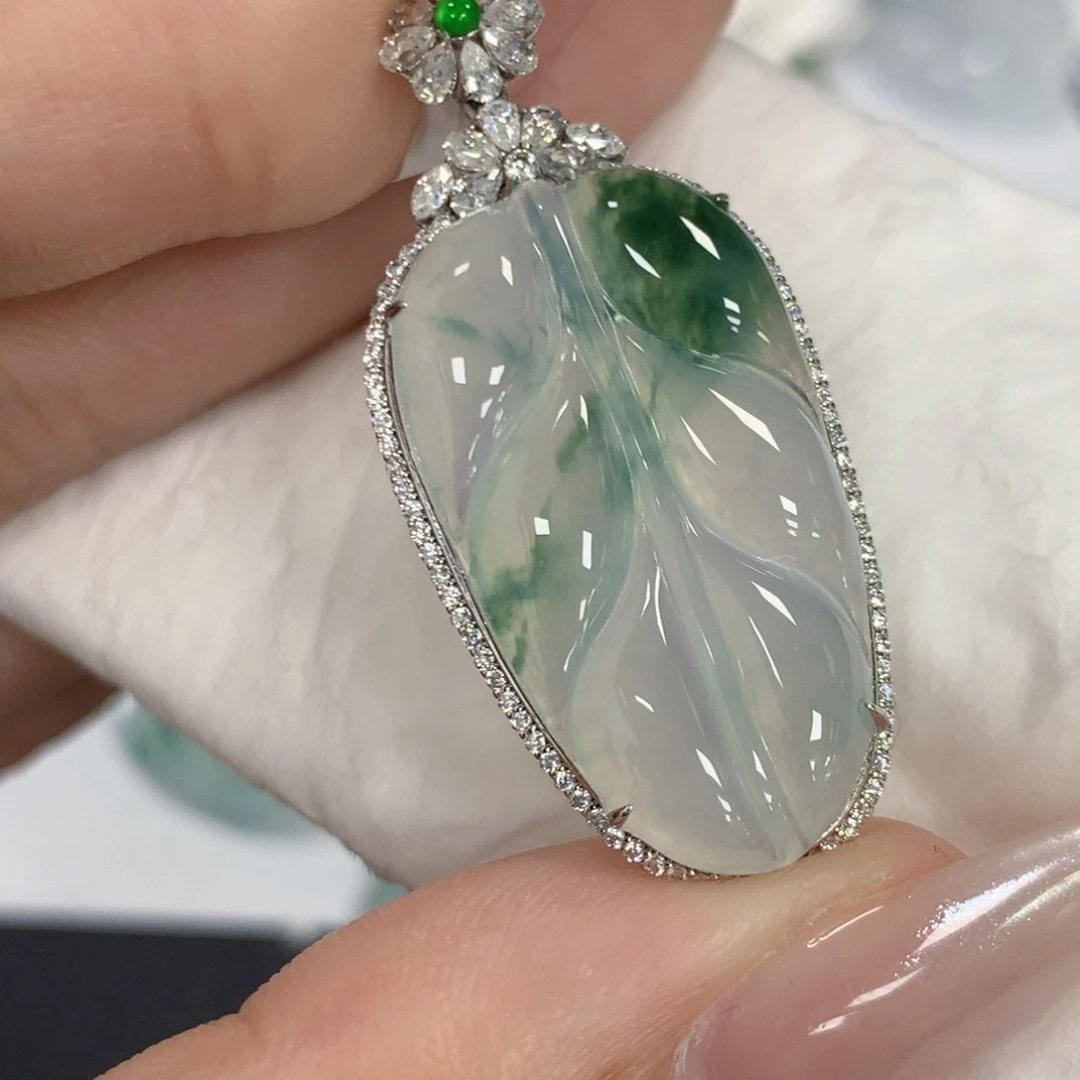 颈饰18K金镶嵌翡翠