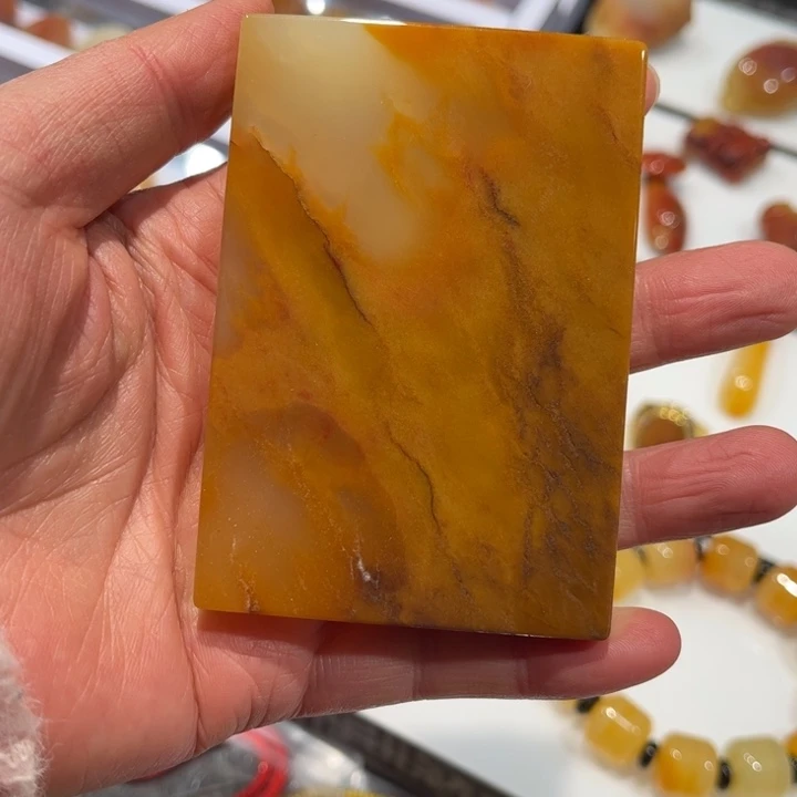 石英质玉（黄龙玉）未镶嵌颈饰