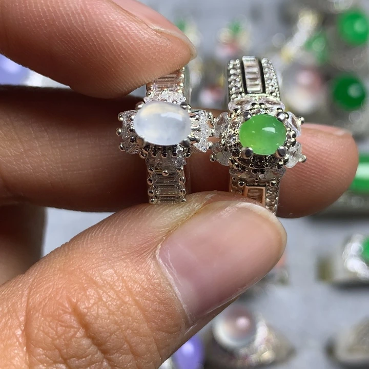 翡翠未镶嵌戒指铜托，卖裸石，需要二次镶嵌