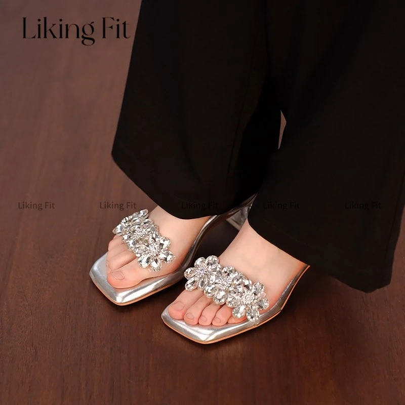 Liking Fit | PVC / 跟高5cm / 气质方头水钻一字带高跟凉鞋女