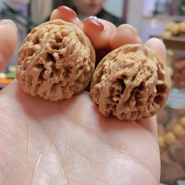 【闪购商品】文玩核桃把件34龙须谷