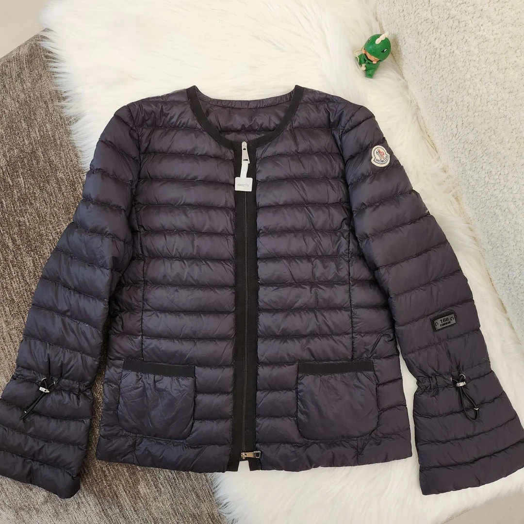 99新 MONCLER Y3301 99新 MONCLER 藏蓝色荷叶袖羽绒服 1码