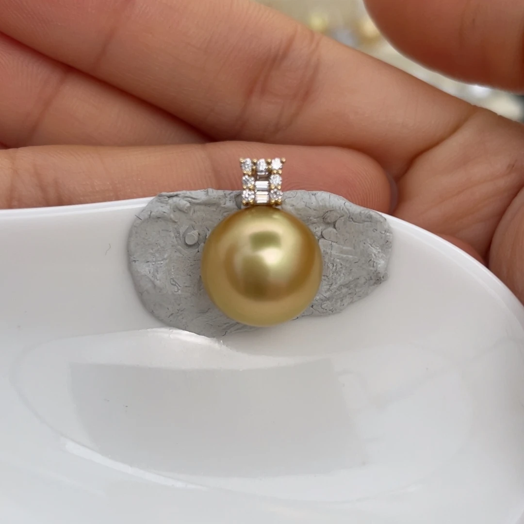 18K金镶嵌海水珍珠吊坠(不含链)12.3细微瑕