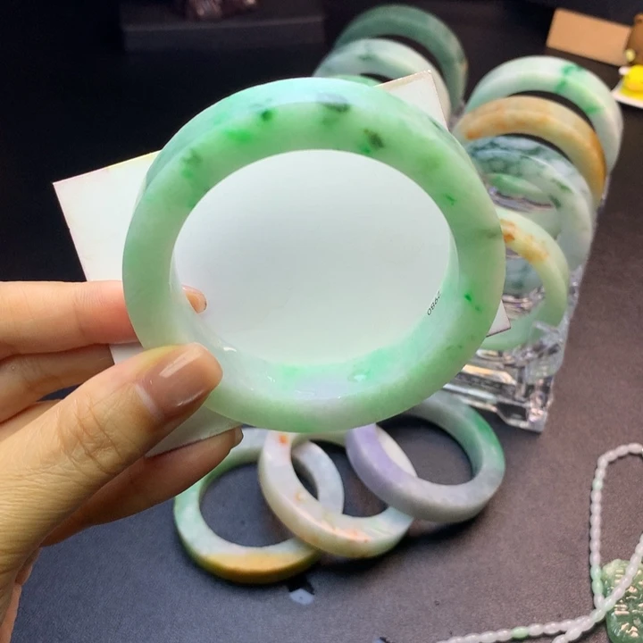 定制翡翠未镶嵌手镯
