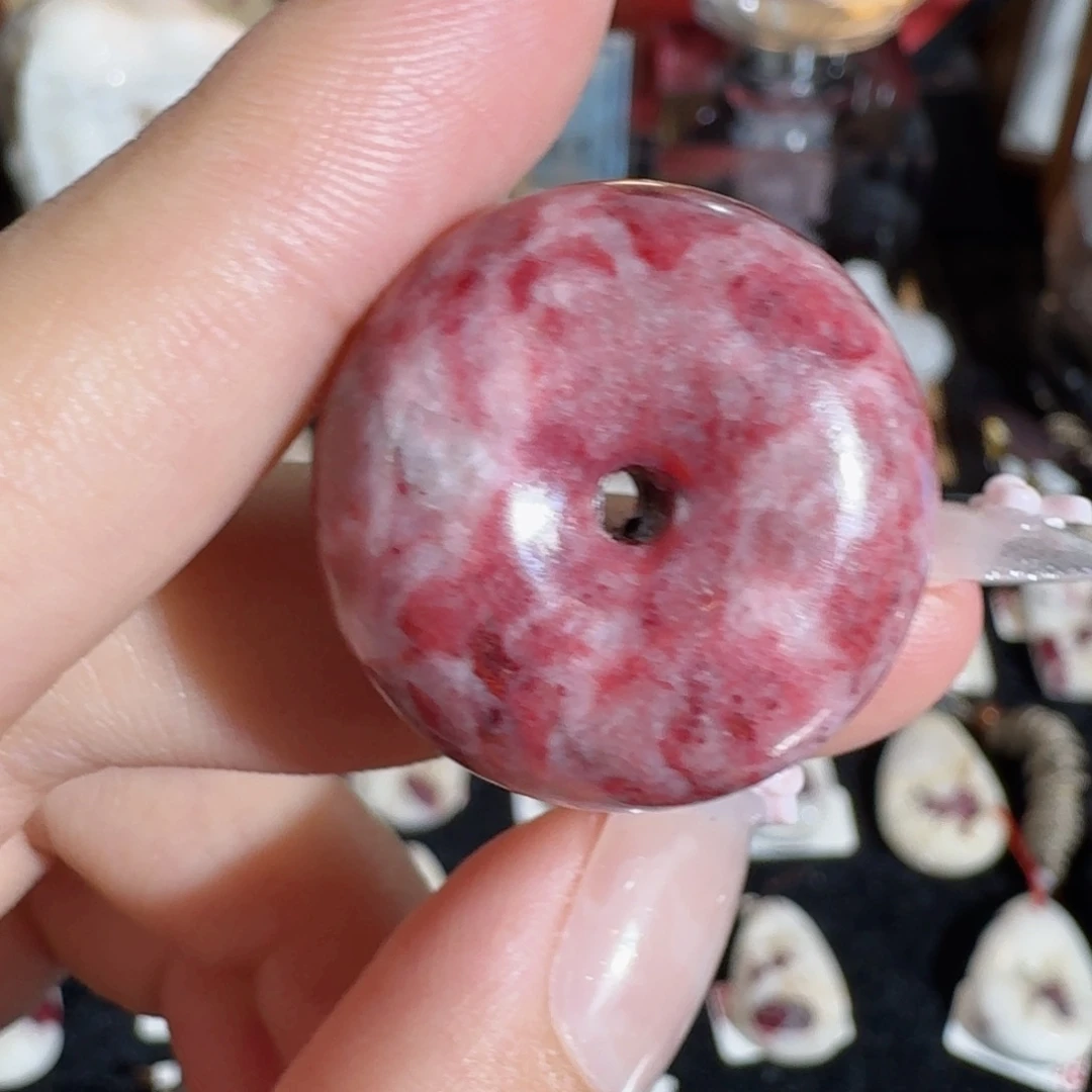 天然辰砂天然朱砂原石平安扣