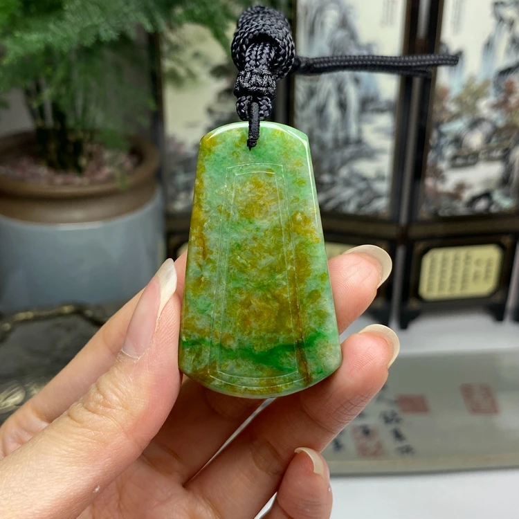 老料黄加绿素面牌挂件 天然翡翠A货