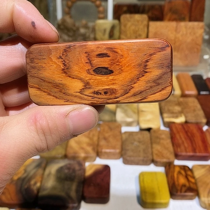 林***人香榧木木质哈把玩件5888588